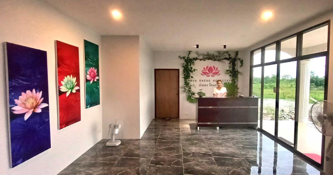 Bua Daeng Homestay Resort Kumphawapi Kültér fotó