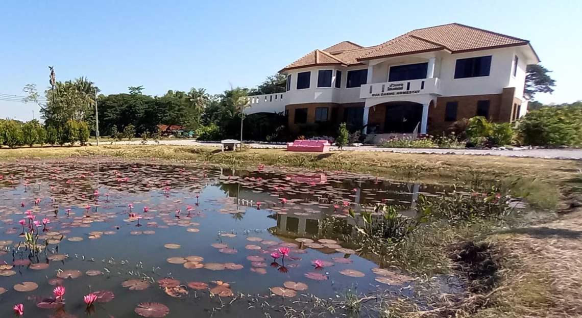 Bua Daeng Homestay Resort Kumphawapi Kültér fotó