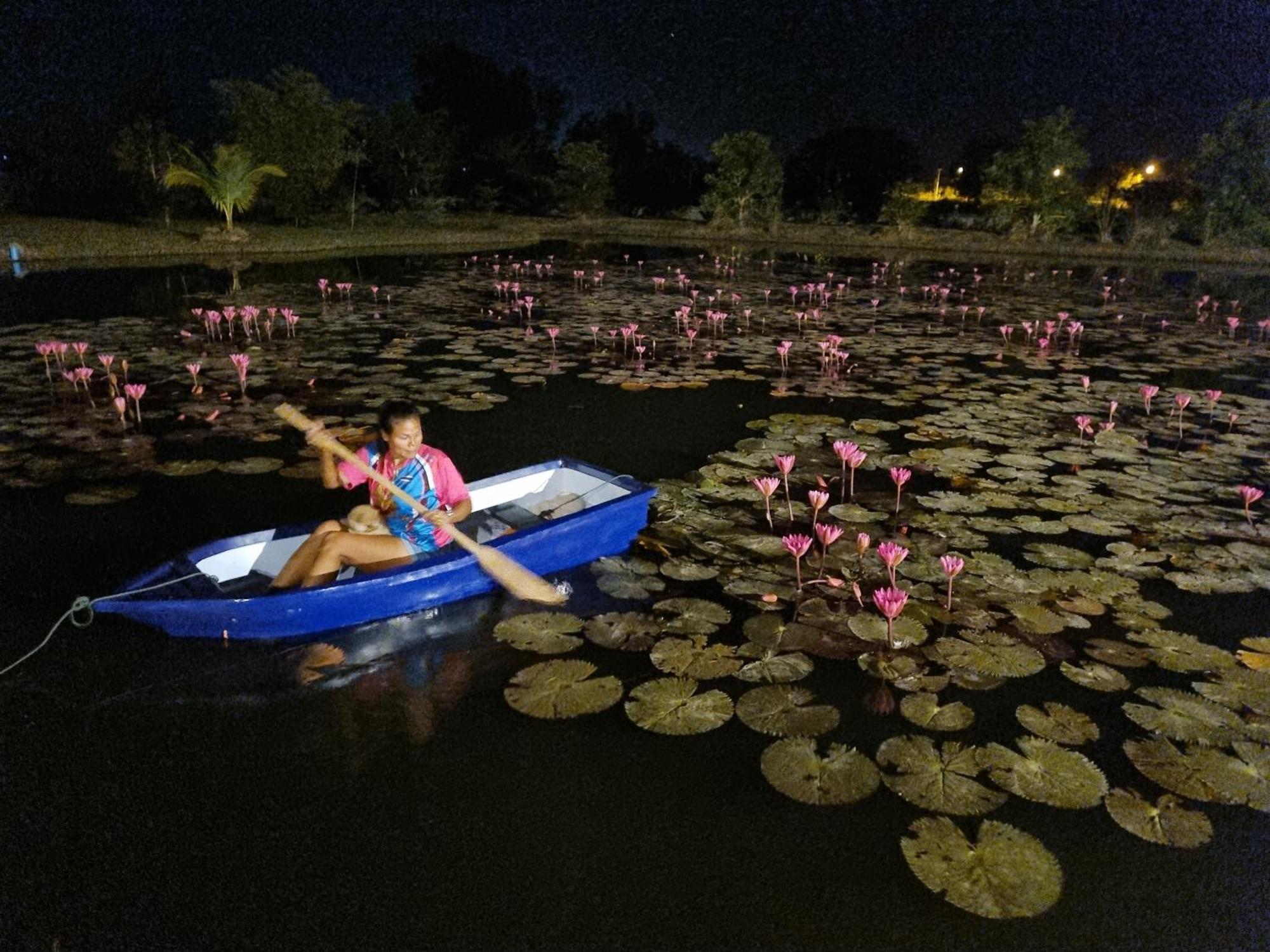 Bua Daeng Homestay Resort Kumphawapi Kültér fotó