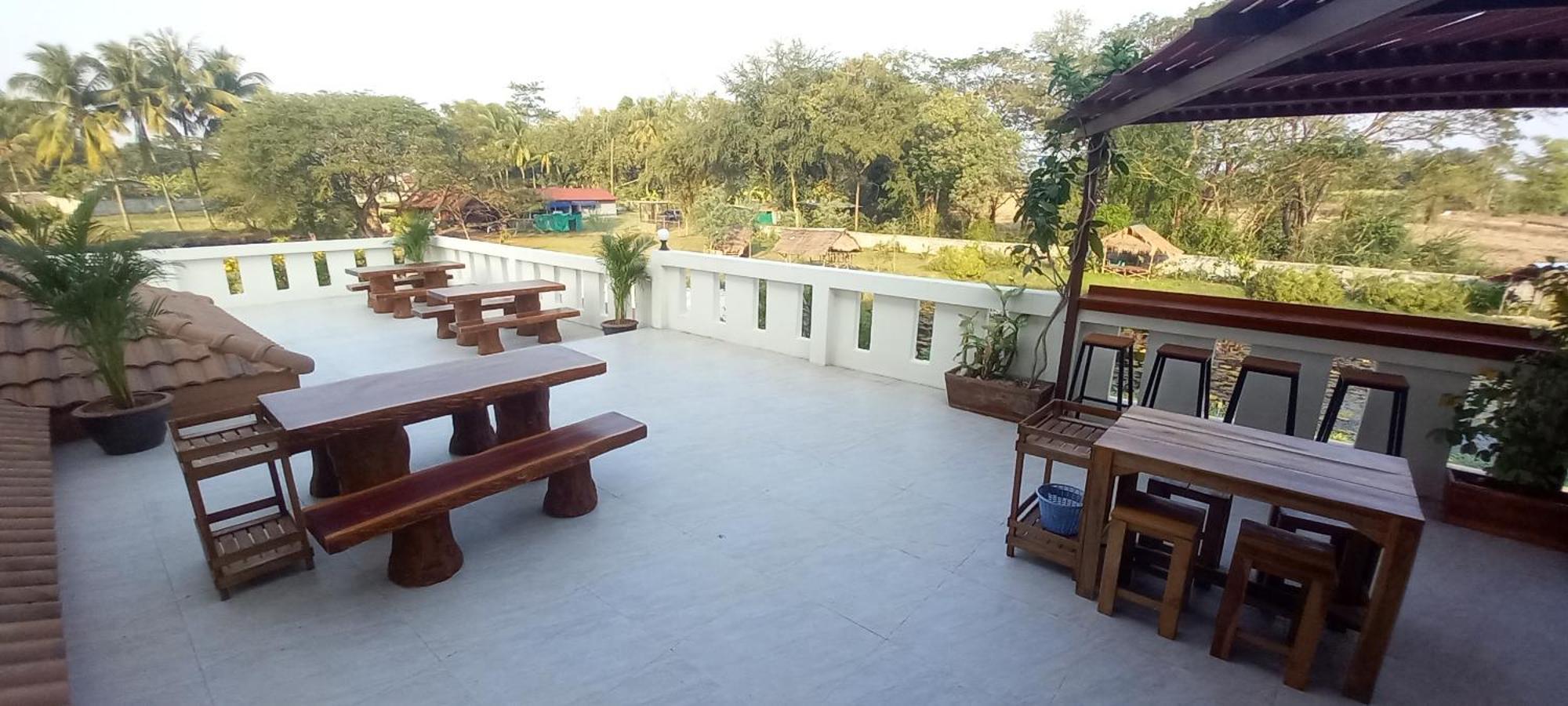 Bua Daeng Homestay Resort Kumphawapi Kültér fotó