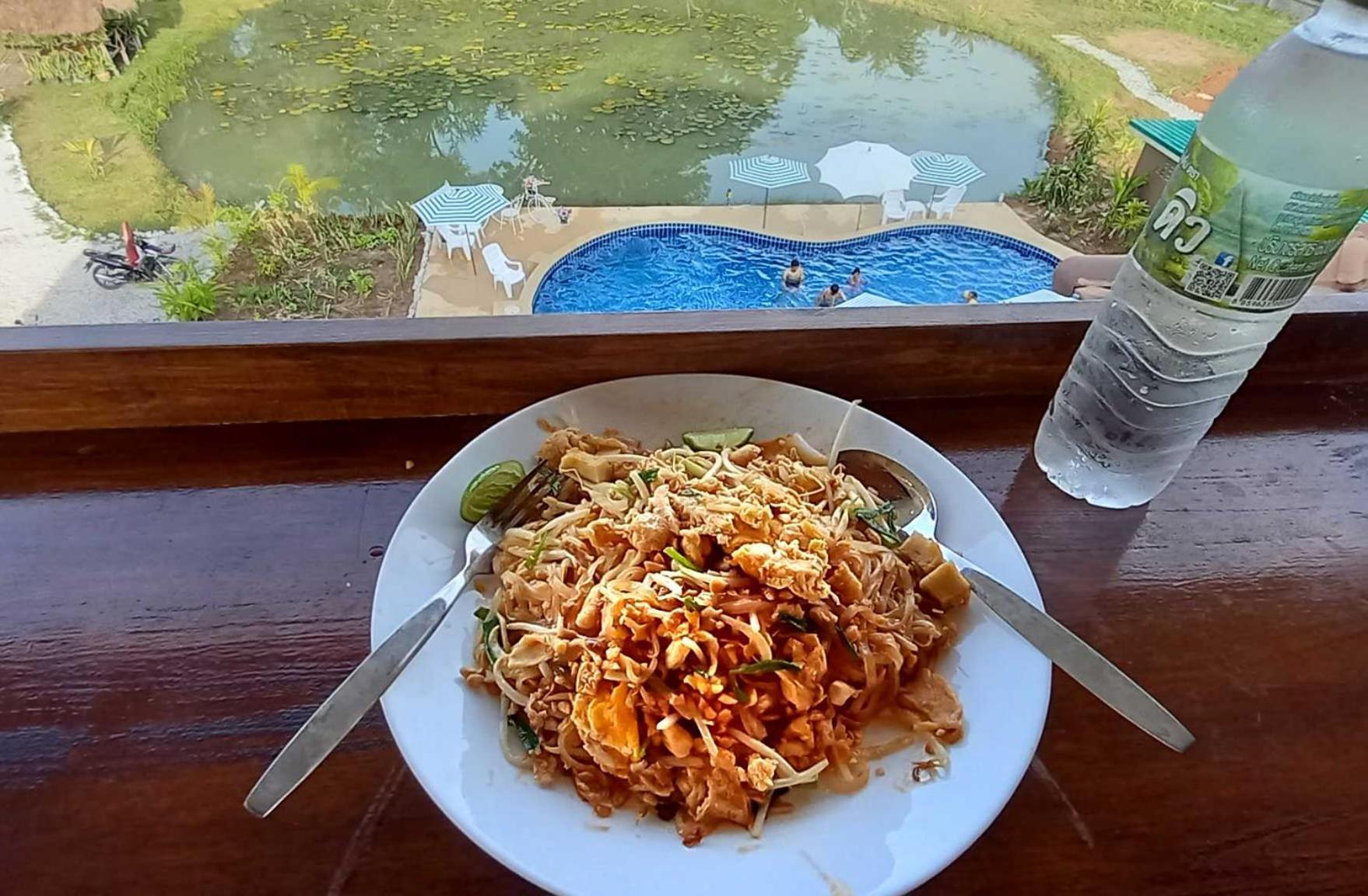 Bua Daeng Homestay Resort Kumphawapi Kültér fotó