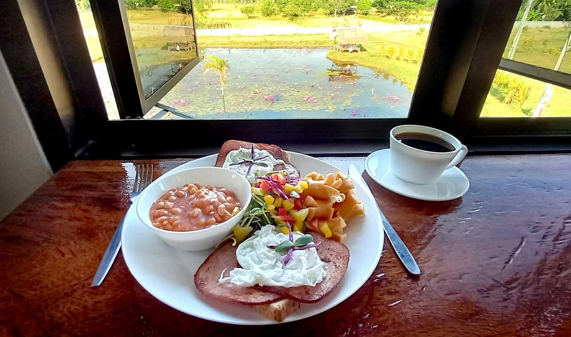 Bua Daeng Homestay Resort Kumphawapi Kültér fotó