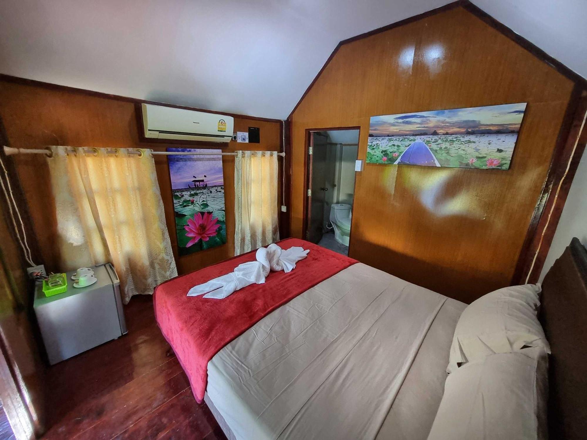 Bua Daeng Homestay Resort Kumphawapi Kültér fotó