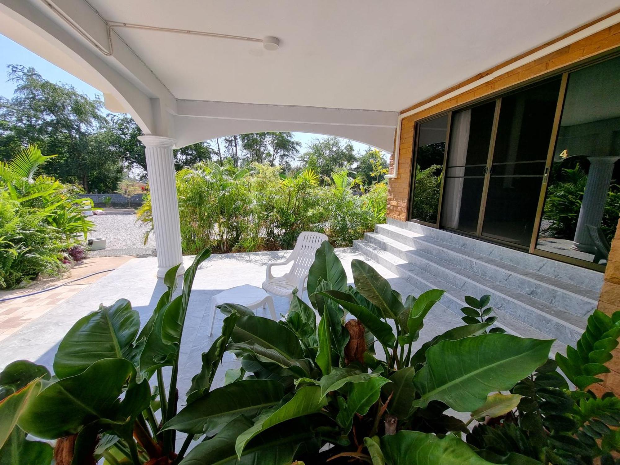 Bua Daeng Homestay Resort Kumphawapi Kültér fotó