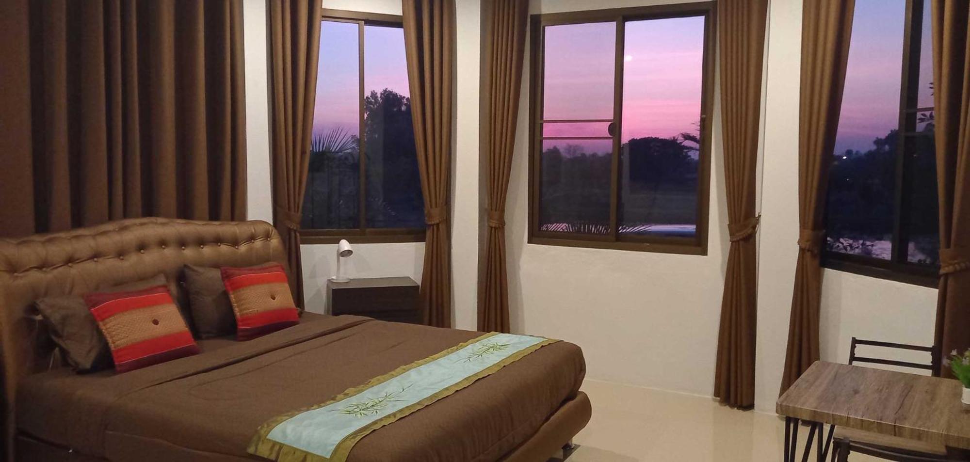 Bua Daeng Homestay Resort Kumphawapi Kültér fotó