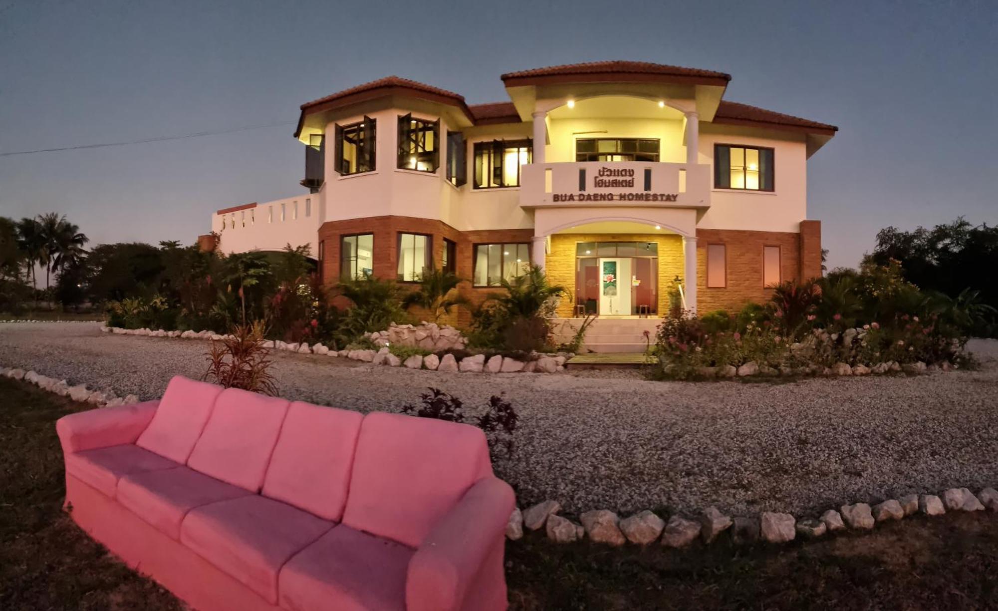 Bua Daeng Homestay Resort Kumphawapi Kültér fotó
